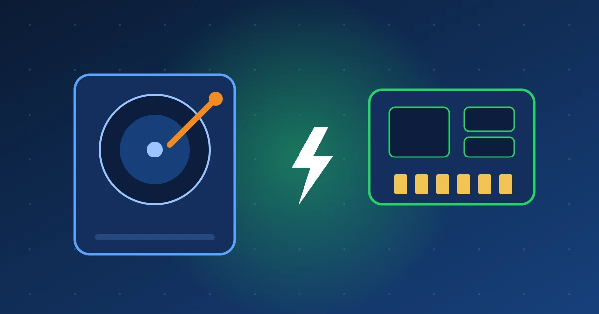 Illustration : un disque dur mécanique à côté d’un SSD