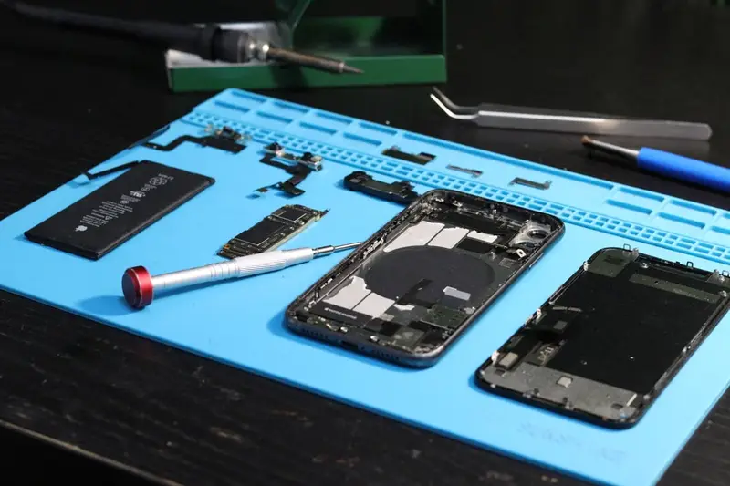 iPhone water damage: examination at the IC Computer Services workshop