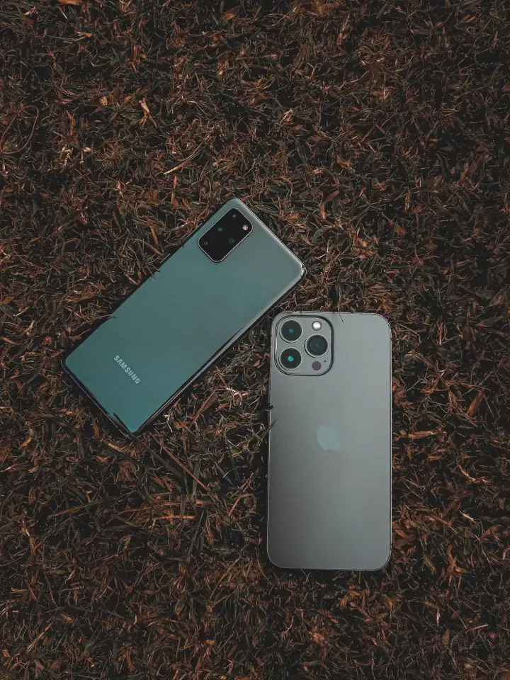 Smartphones Samsung et iPhone